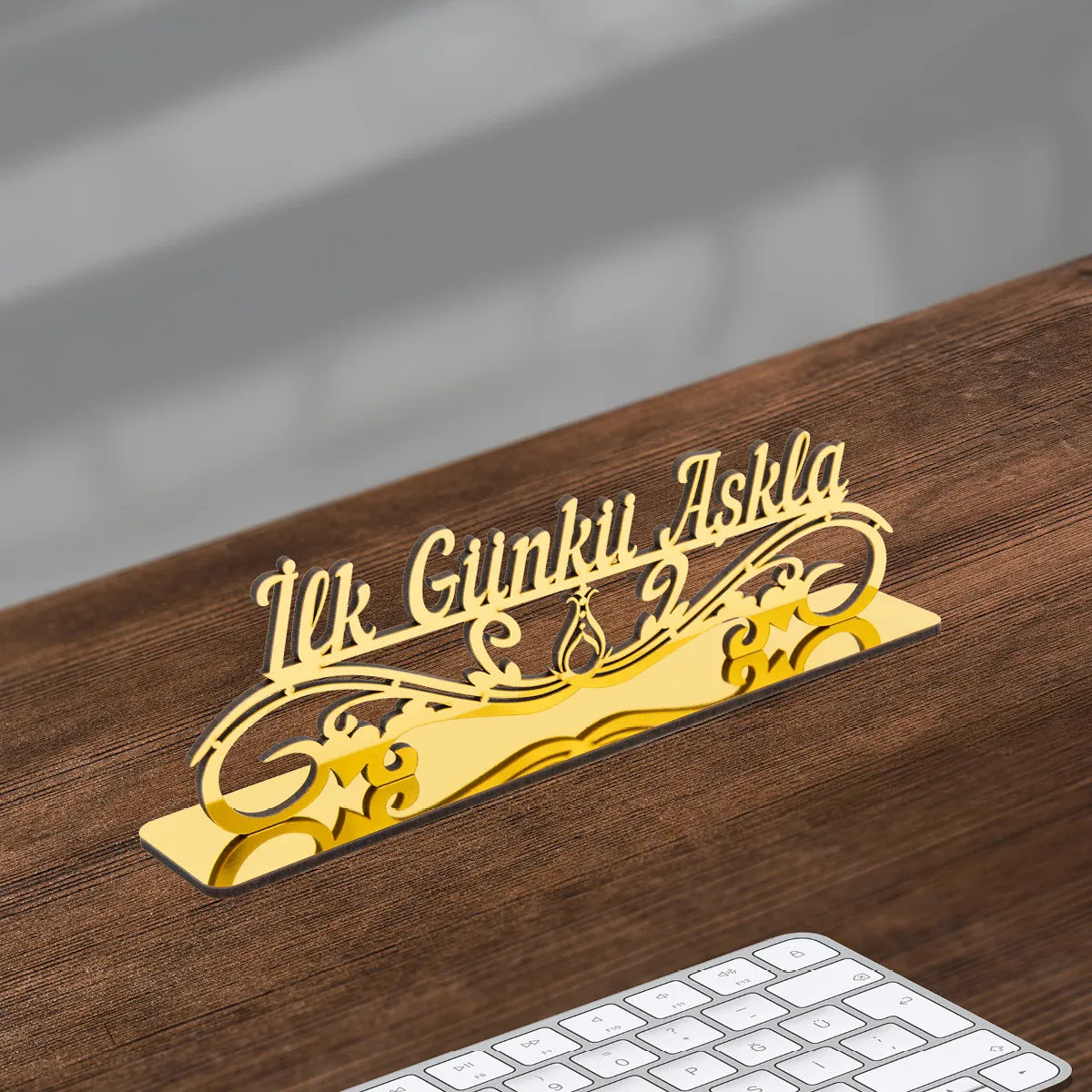 Masa Üstü Dekor, İlk Günkü Aşkla, Salon ve Ofis Dekor, Masa Aksesuarları, 25x7 Serhendi Logolu Altın Pleksi M1 Masa Üstü Serhendi Logolu Ürünler - 4